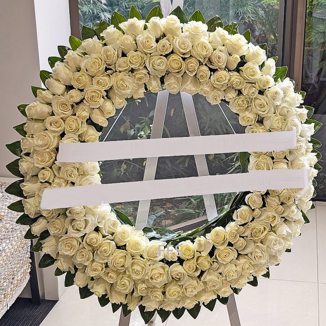 Extra Large Roses Wreath 200